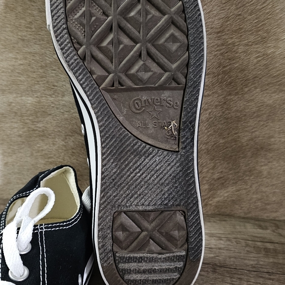 Converse - Picture 2 of 4